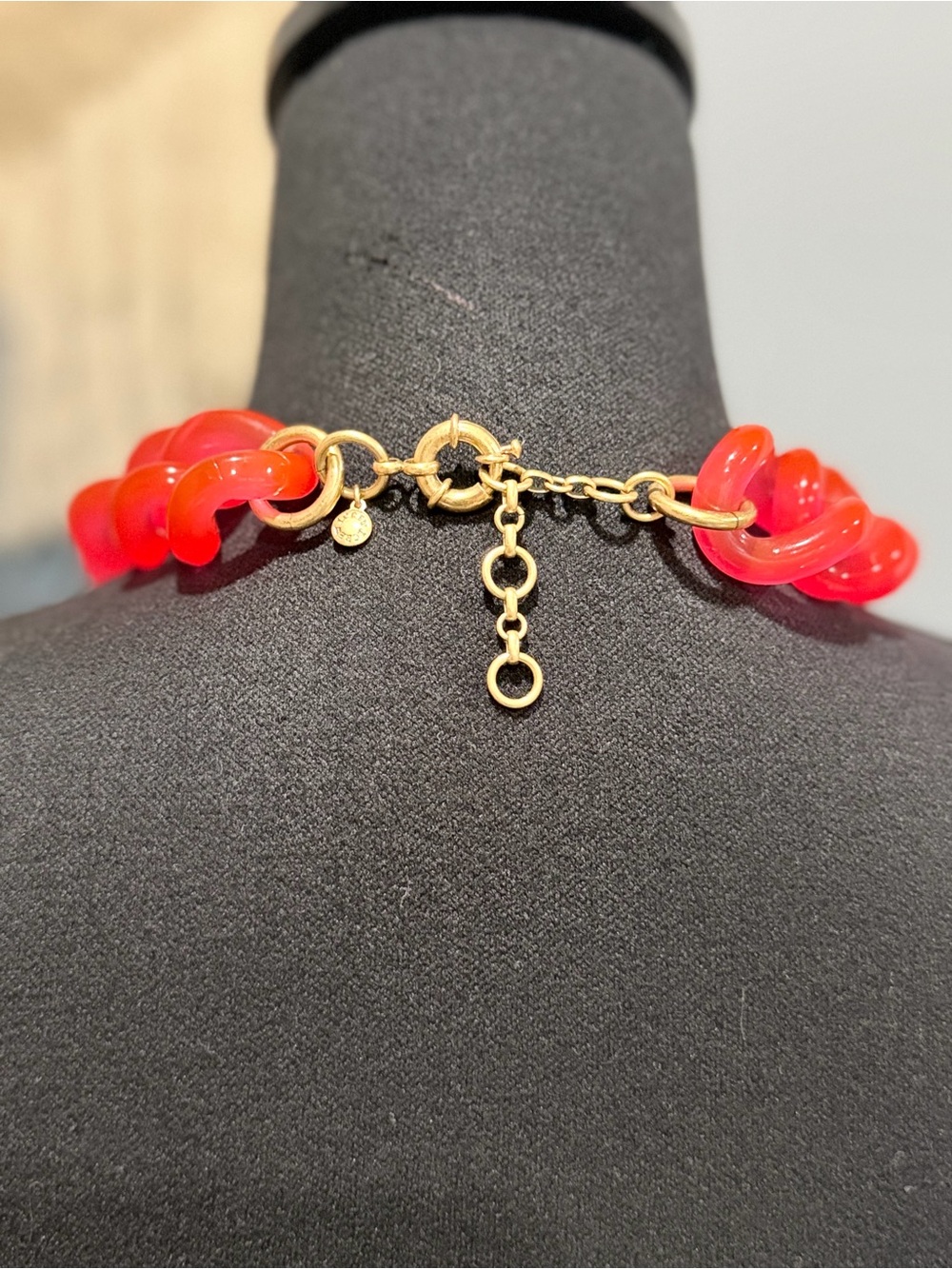 J.Crew Vibrant Coral Chunky Chain Statement Necklace Acrylic Link Collar - Picture 4 of 5